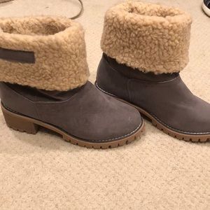 Women’s fuzzy boots with heel